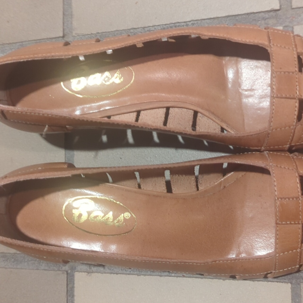 NWOT Bass Tan Leather Wedge Slip-on Pump - Picture 6 of 12
